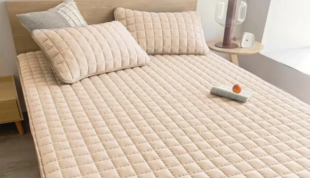 capa-para-colchao-impermeavel-matelado-com-elastico-bege